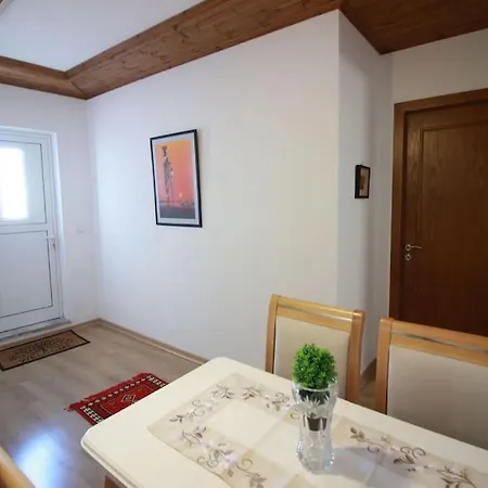 Apartment Emblematic House 3