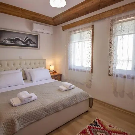 Emblematic House 3