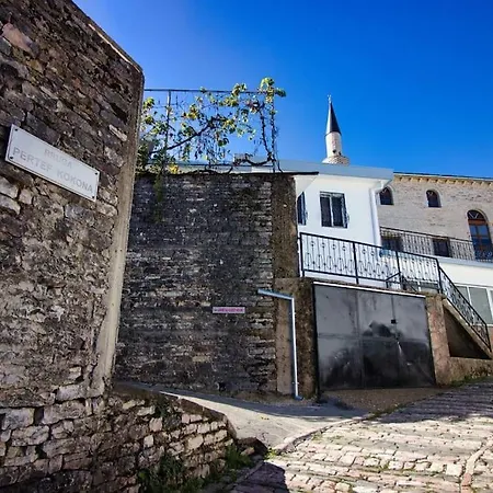 Emblematic House 3 *