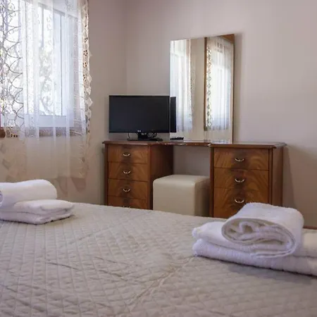 Emblematic House 3 *