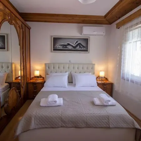 Emblematic House 3 Apartment Gjirokaster