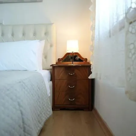 Emblematic House 3 Apartment Gjirokaster