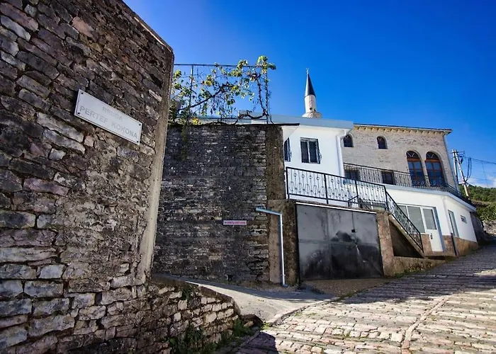 Emblematic House 3 *