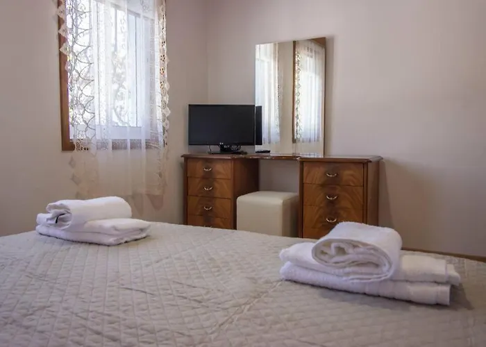 Emblematic House 3 *