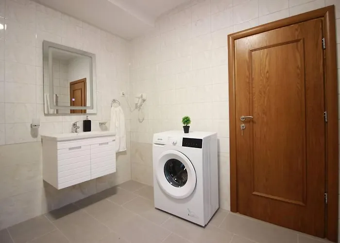 Emblematic House 3 *