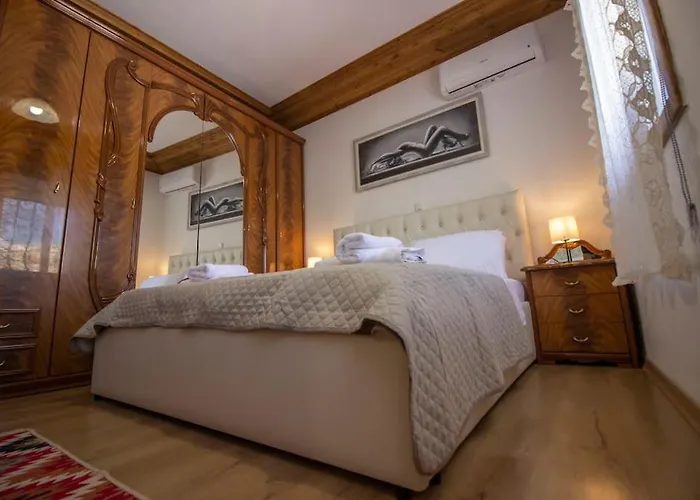 Апартаменты Emblematic House 3 *